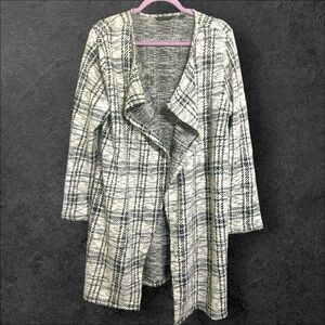 Signature Studio Black and White Plaid Cardigan